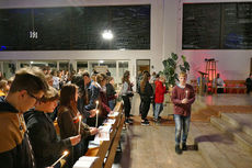 Firmvorbereitung mit Tauferinnerungsgottesdienst in St. Maria, Wolfhagen (Foto: Karl-Franz Thiede)